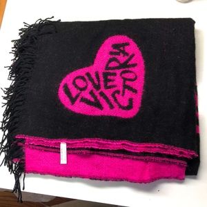 New Victoria’s Secret pink & black Blanket